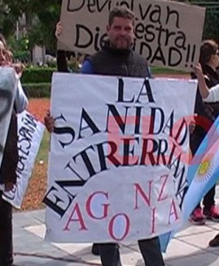 Trabajadores de la Clínica España realizaron una olla popular en la plaza 1º de Mayo