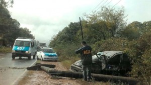 Una pareja resultó lesionada tras chocar contra una columna