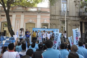 Los docentes tuvimos que salir a la calle