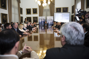 Bahl presentó el programa de formación para concejales