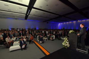 Bordet inauguró el centro de convenciones