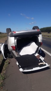 Un auto volcó en la ruta 14