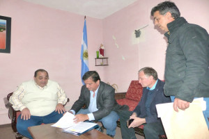 La provincia rubricó contratos para construir 90 viviendas en localidades entrerrianas