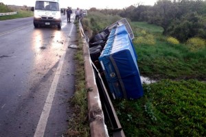 Un camión rompió el guardarail