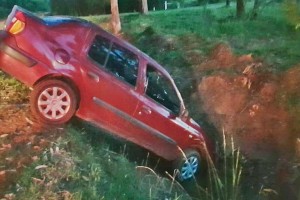 Los bomberos rescataron al conductor