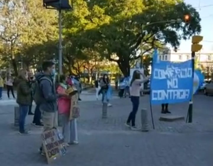 Manifestaciones en plaza 25 de Mayo de Concordia