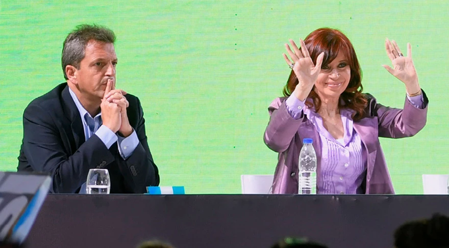 Cristina le marcó la cancha a Massa. Las aguas en las que navega el Superministro comienzan a convulsionarse