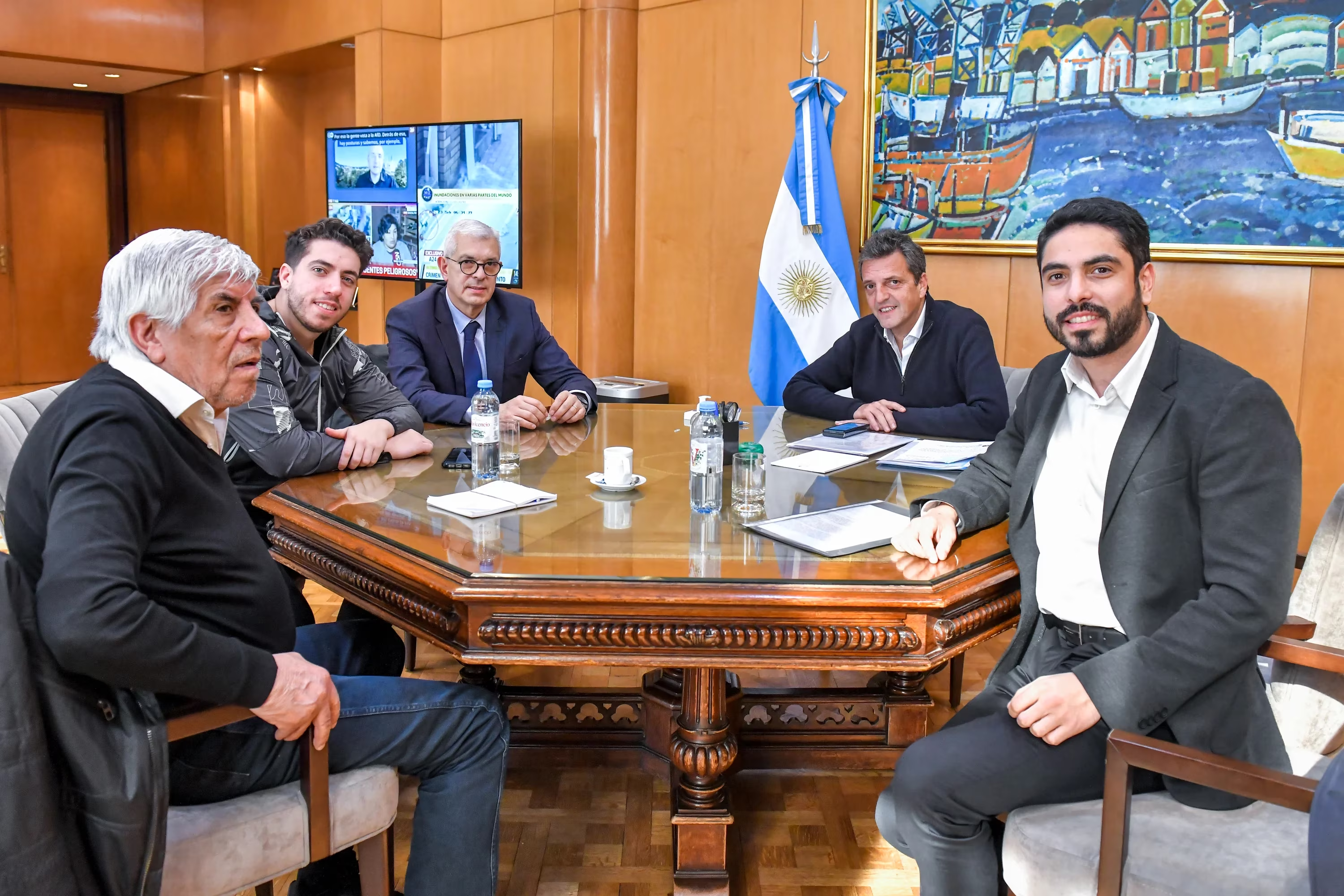 Hugo Moyano visitó a Sergio Massa en Economía sin su hijo Pablo